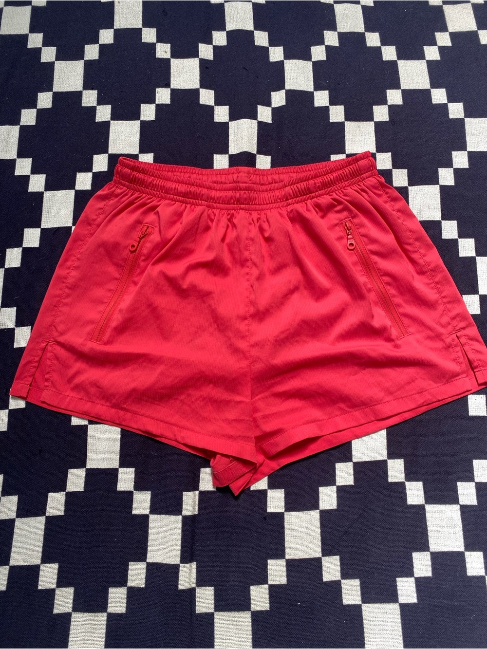 Girlfriend Collective gazelle running / athletic shorts in geranium size XS